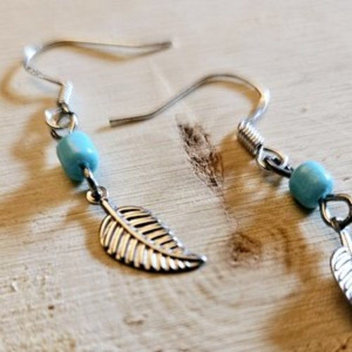 Boucles d'oreilles feuille et perle bleue - bijou bohème nature