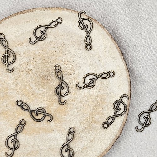 Breloque clé de sol – bronze antique