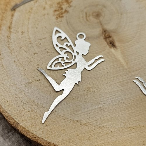 Breloque / pendentif fée  en métal argentée – fourniture bijoux – breloque féerique