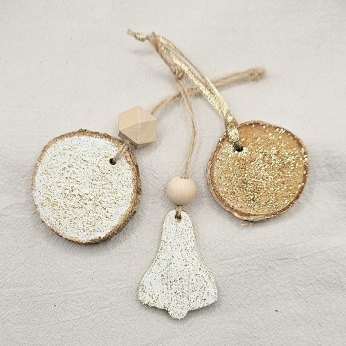 Lot de 3 décorations de noël en bois – rondins & cloche peints, finition pailletée or – pièces uniques