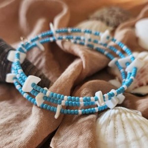 Bracelet mémoire de forme bleu et blanc – coquillages de seconde vie – mini-série