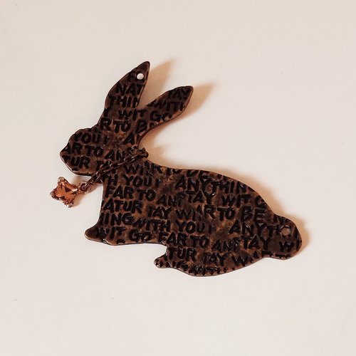 Gros pendentif en métal