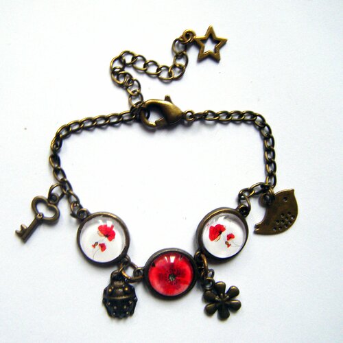 Bracelet à breloques et cabochons coquelicots