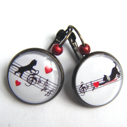 Boucles d'oreilles dormeuses, le chat et la musique.