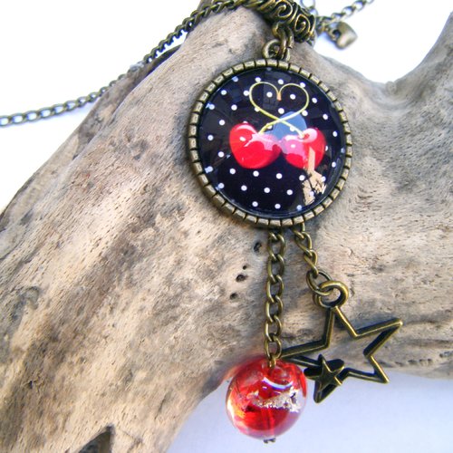 Pendentif cabochon "le temps des cerises"