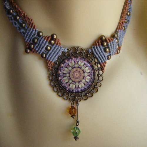 Collier micromacramé et cabochon