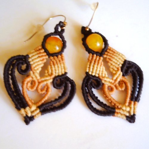 Boucles oreilles macramé noires et beige