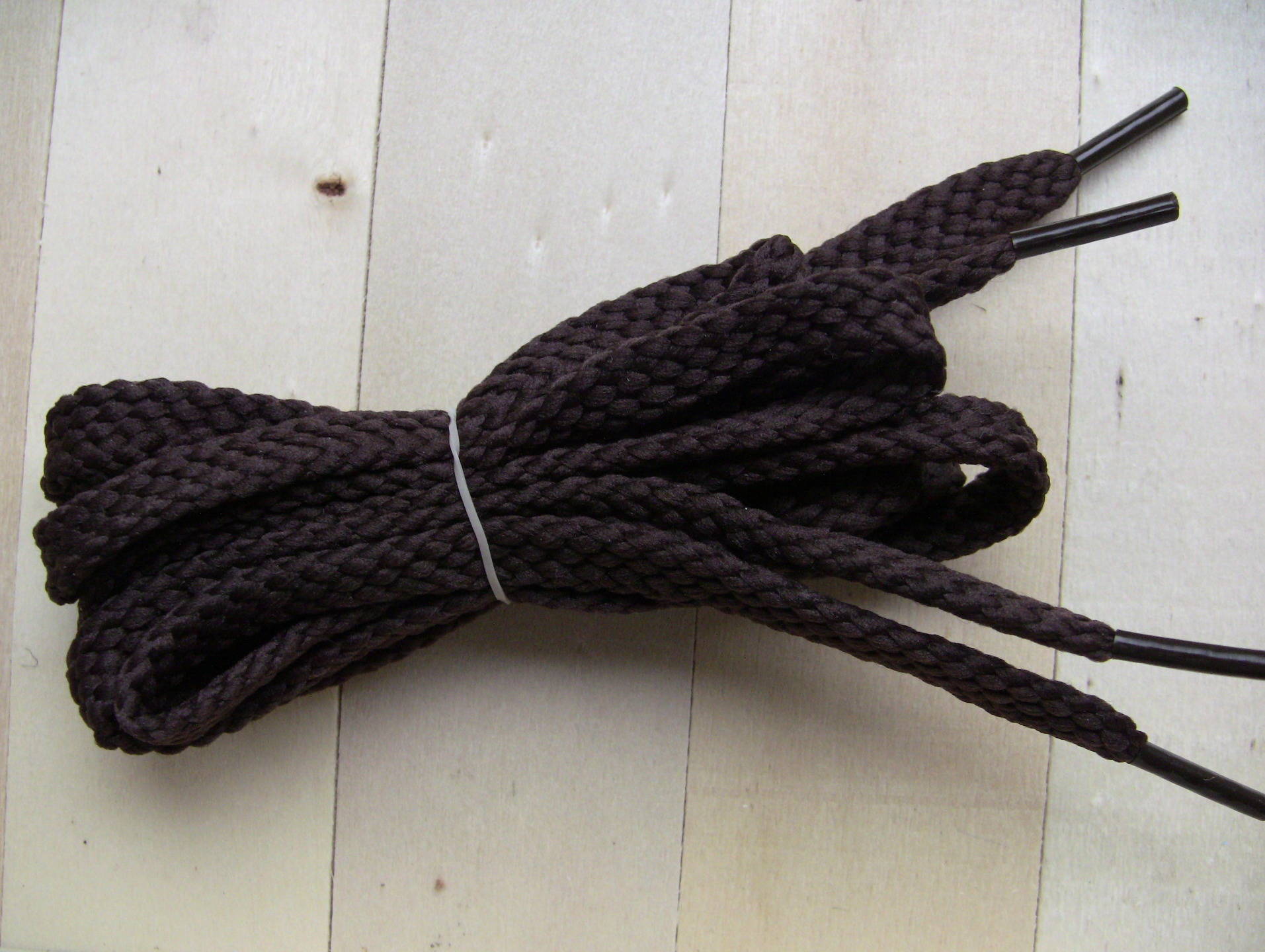 lacet noir plat