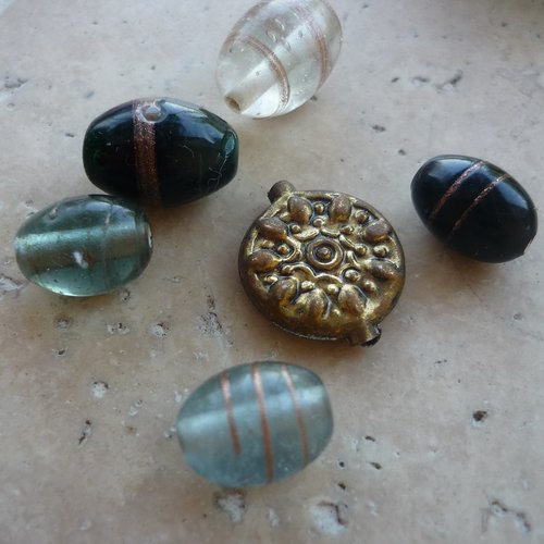 Lot de 5 perles et un connecteur bronze