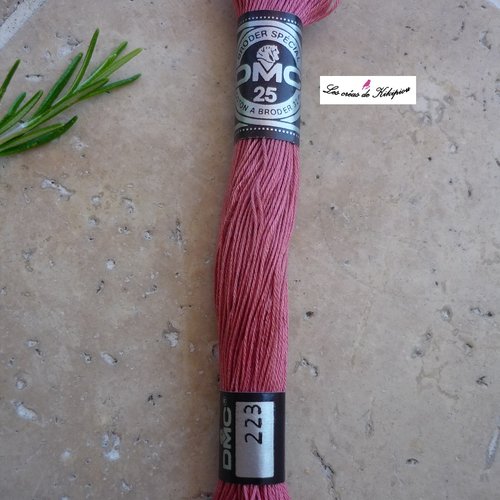 Échevette de fil à broder spécial dmc coloris bois de rose