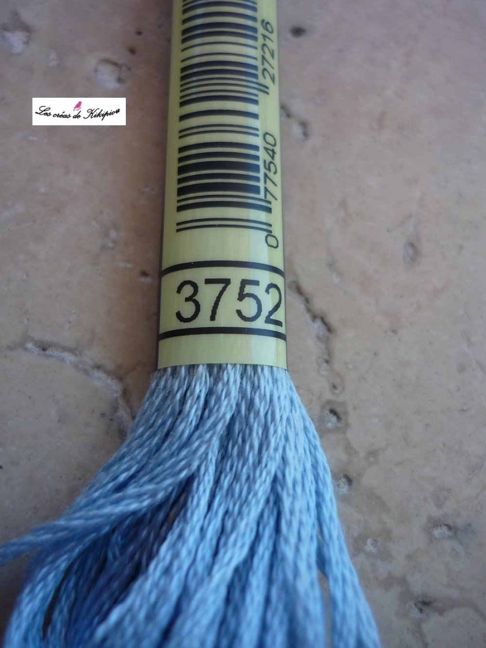 Echevette fil a broder mouliné special 25 DMC 3752 bleu 