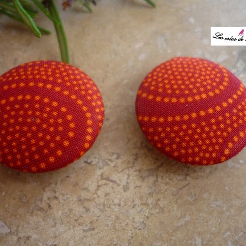 2 boutons recouverts de tissu fantaisie de 28mm