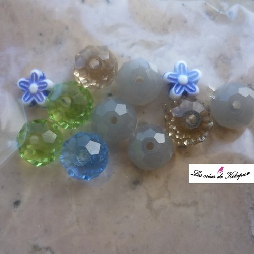 11 perles assorties de différentes couleurs et formes