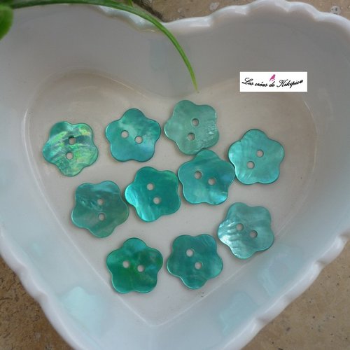 10 boutons nacre forme fleur turquoise 17mm