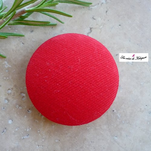 Bouton rouge recouvert de tissu rouge de 36mm