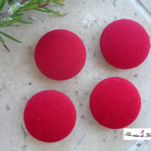 4 boutons recouverts de tissu rouge uni de 28mm