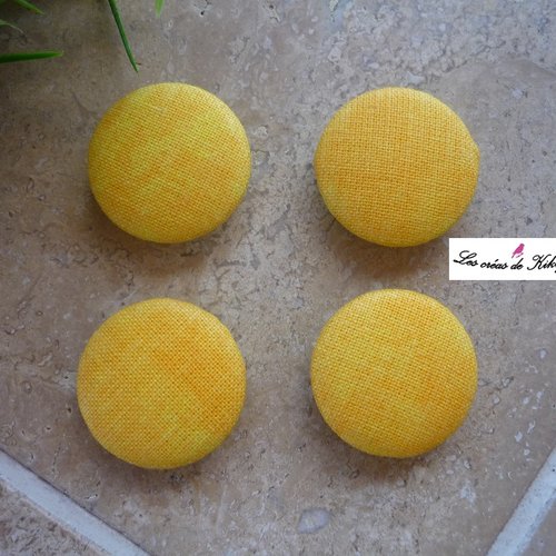 4 boutons recouverts de tissu jaune de 24 mm