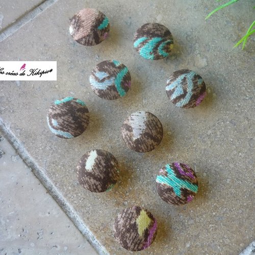 9 boutons recouverts de tissu fantaisie de 18mm