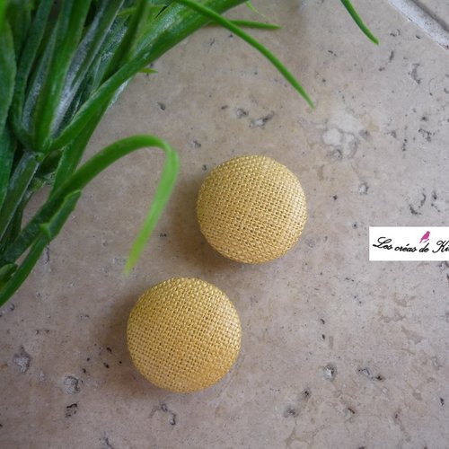 2 boutons recouverts de tissu jaune uni de 18 mm