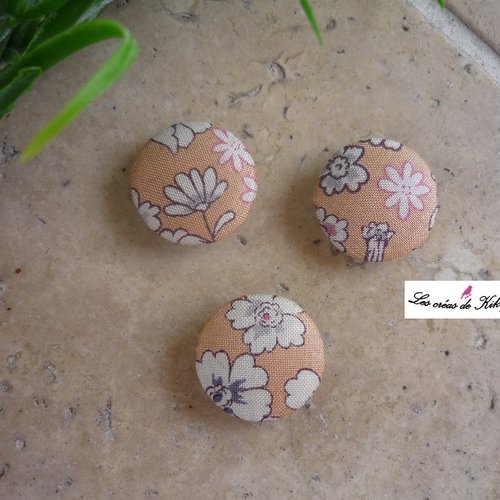 3 boutons recouverts de tissu fantaisie de 18mm