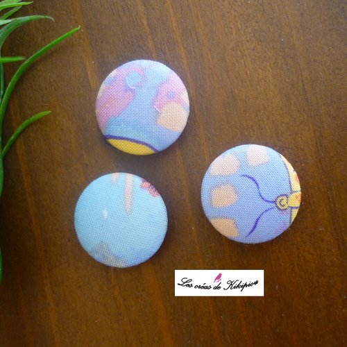 3 boutons recouverts de tissu fantaisie de 24 mm