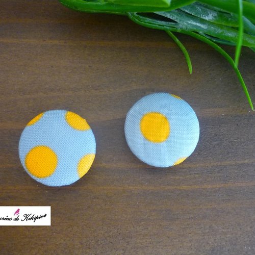 2 boutons recouverts de tissu fantaisie de 24 mm