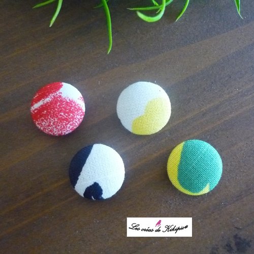 4 boutons recouverts de tissu fantaisie de 22 mm