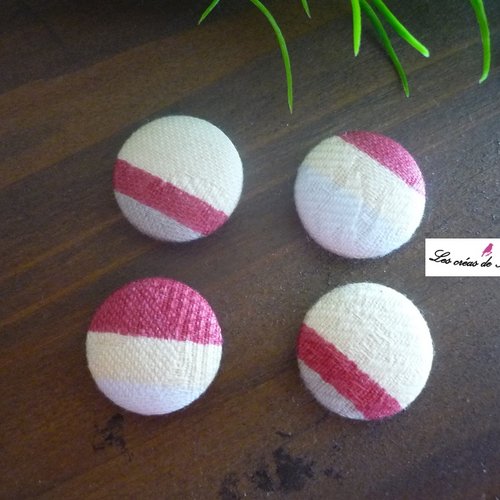 4 boutons recouverts de tissu fantaisie de 24mm