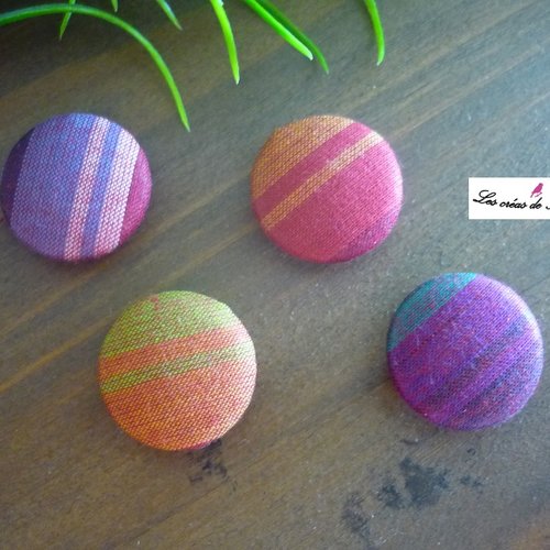 4 boutons recouverts de tissu fantaisie de 24 mm