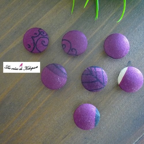 7 boutons recouverts de tissu fantaisie de 18mm