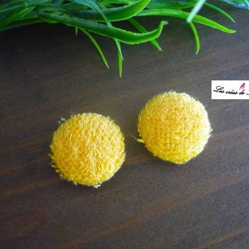 2 boutons recouverts de tissu éponge jaune de 24mm