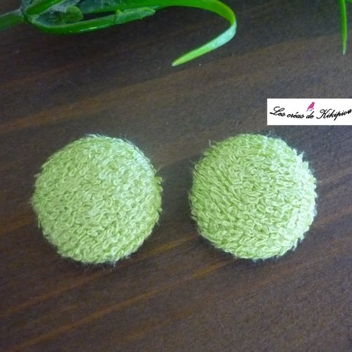 2 boutons recouverts de tissu éponge vert anis de 24 mm