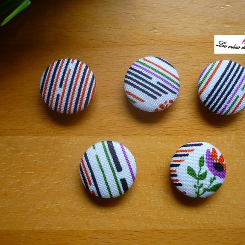 5 boutons recouverts de tissu fantaisie de 24mm