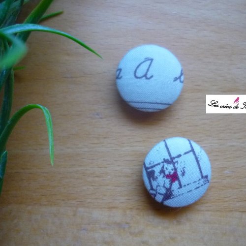 2 boutons recouverts de tissu fantaisie de 22 mm
