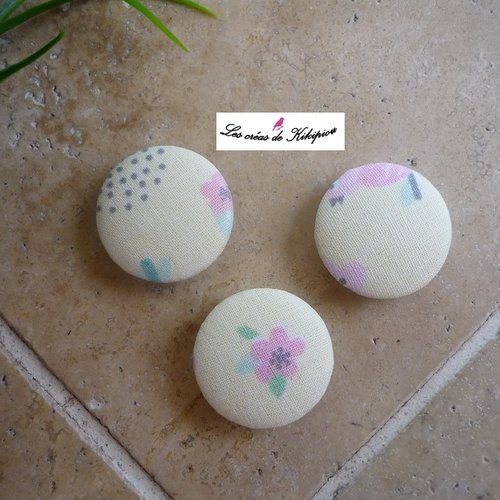 3 boutons recouverts de tissu fantaisie de 24mm