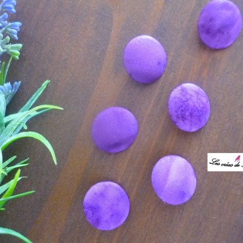 6 boutons recouverts de tissu faux uni mauve de 20mm