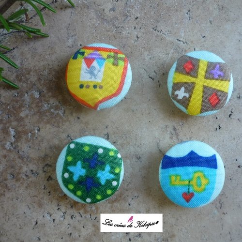 4 boutons recouverts de tissu fantaisie de 24mm