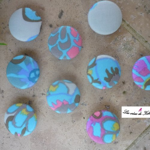 9 boutons recouverts de tissu fantaisie de 24mm