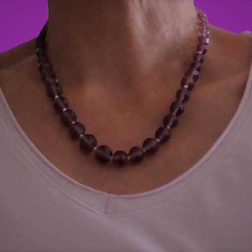 Collier rétro court,  perles de verre violette,