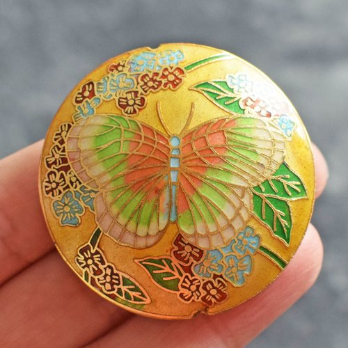 1 perle pendentif en cloisonné, forme ronde motif papillon