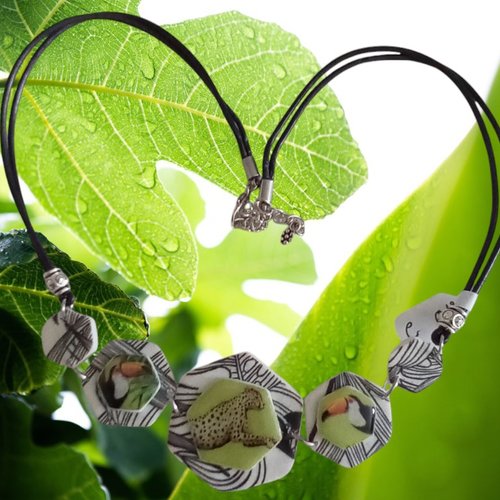 Collier perles plates animaux exotiques