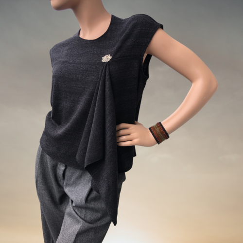 Pull chic rétro en maille noire à rayures irisées