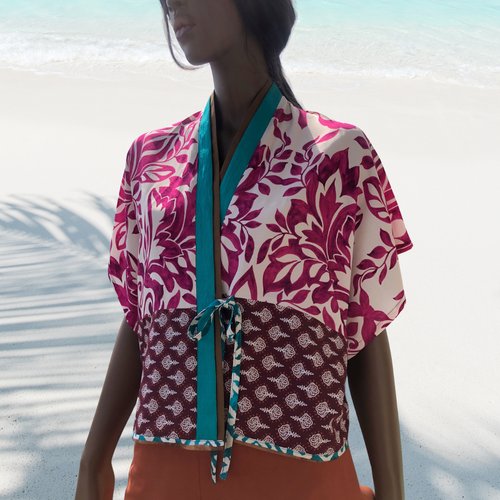 Tunique kimono courte en tissus imprimés et colorés