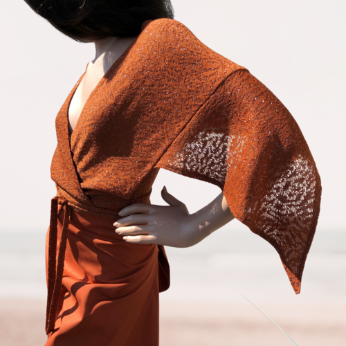 Pull cache-cœur orange irisé aux reflets dorés