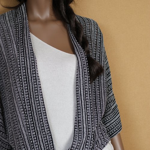 Gilet kimono en maille alvéolée noir et blanc