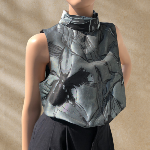 Tunique chemise satinée grise — inspiration rétro chic