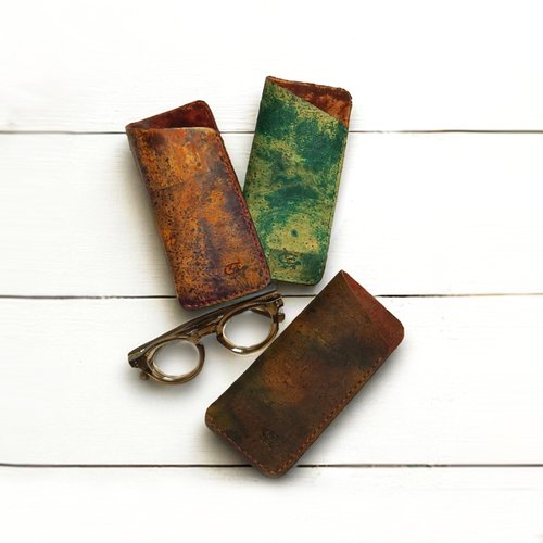 Étui à lunettes en liège-pochette  teinte à la main, fait main,cadeau original
