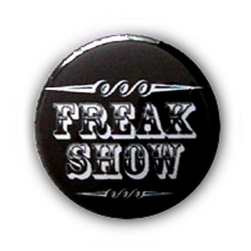 Badge freak show blanc fond noir geek nerd punk tattoo rockabilly 25mm