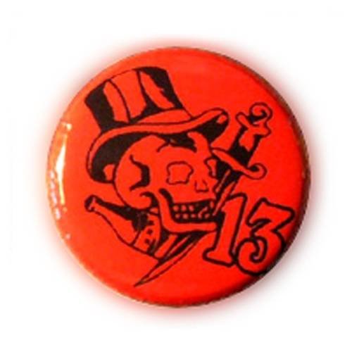 Badge skull 13 tattoo noir fond rouge kustom vintage rockabilly ø25mm