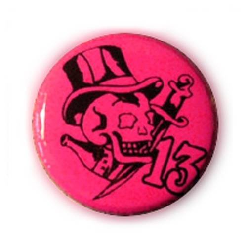 Badge skull 13 tattoo noir fond rose kustom vintage rockabilly ø25mm